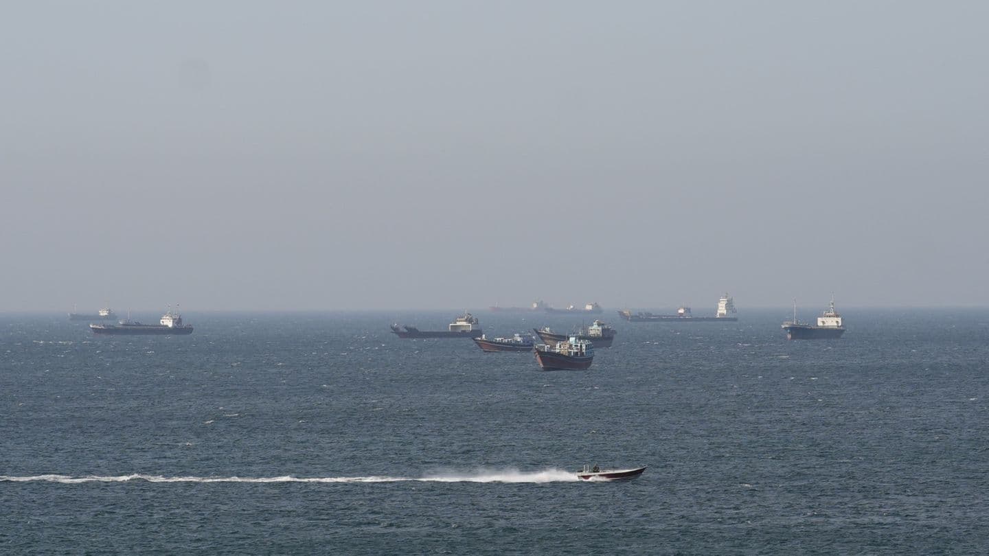 Iranin sota | Trump: Yhdysvallat otti haltuunsa iranilaisen rahtialuksen Omaninlahdella